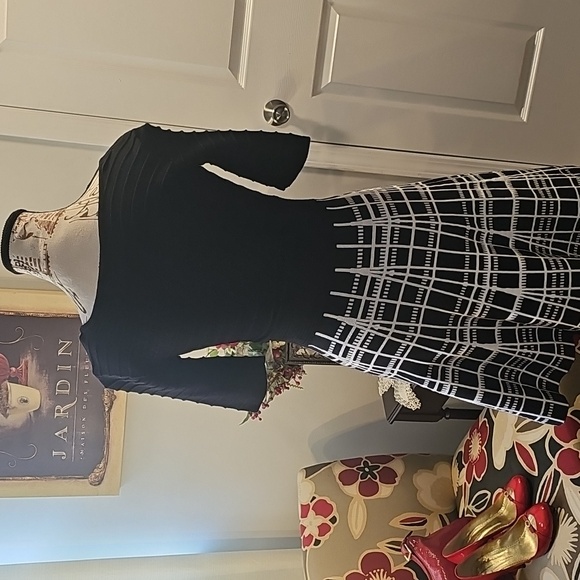 Candie's Black & White Patterned A-Line Skirt, Scoop Neck, Lace-Up Front, Size 2 - Picture 7 of 16